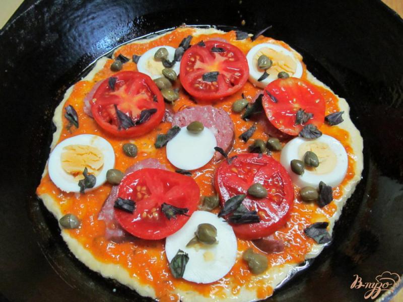 Фото приготовление рецепта: Пицца в сковороде шаг №9