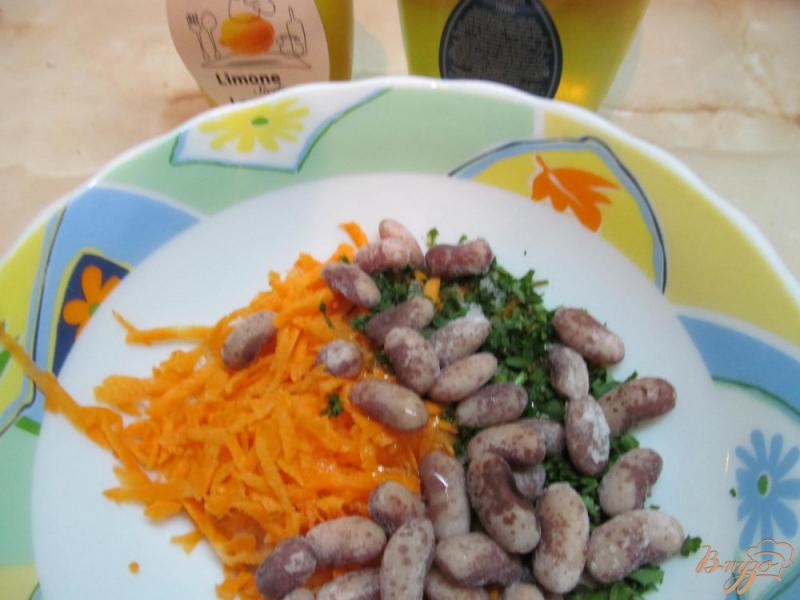 Фото приготовление рецепта: Салат из фасоли с морковью шаг №3