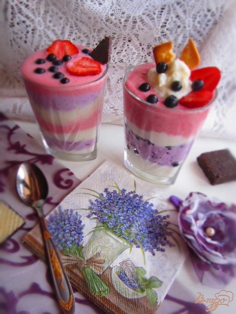 Фото приготовление рецепта: Сырно-манный десерт с ягодами шаг №6