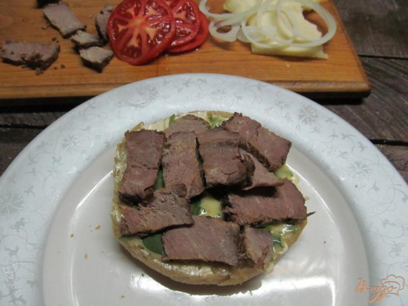 Фото приготовление рецепта: Сэндвич с варенной телятиной и сыром фета шаг №4