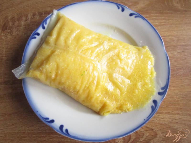 Фото приготовление рецепта: Яичные «кексы» с кукурузной крупой в пароварке шаг №1