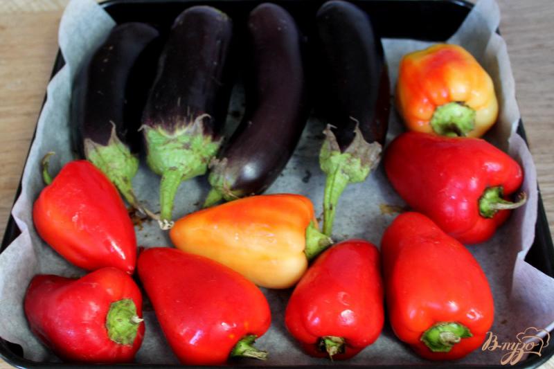 Фото приготовление рецепта: Острый салат из печеных овощей и помидоров черри шаг №1