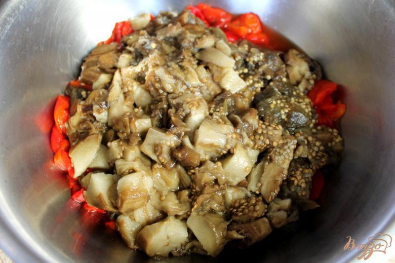 Фото приготовление рецепта: Острый салат из печеных овощей и помидоров черри шаг №3