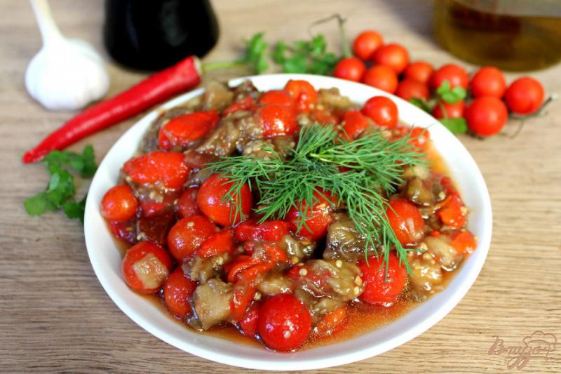 Фото приготовление рецепта: Острый салат из печеных овощей и помидоров черри шаг №8