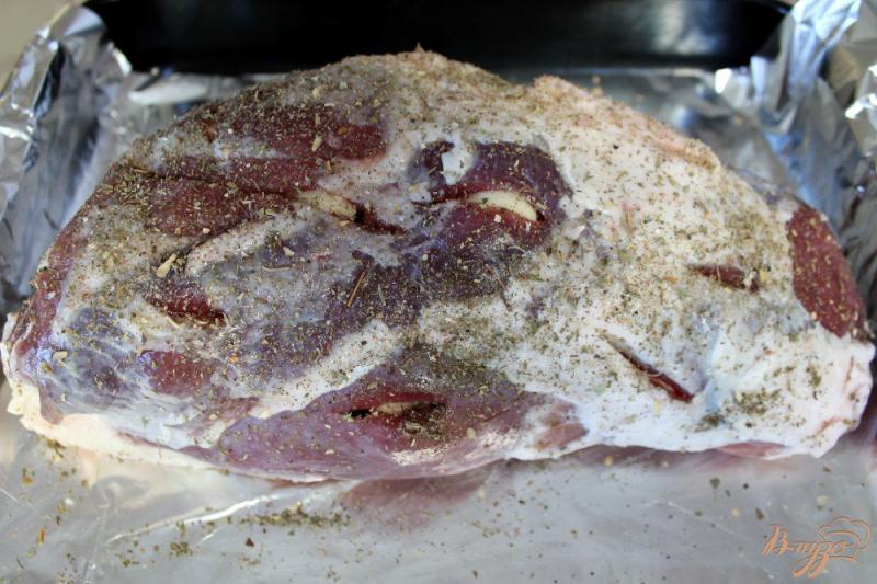 Фото приготовление рецепта: Мясо ягненка с острым виноградным соусом шаг №2