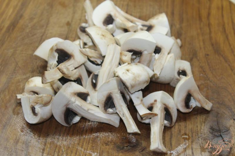 Фото приготовление рецепта: Баклажаны жаренные с грибами в сметанном соусе шаг №3
