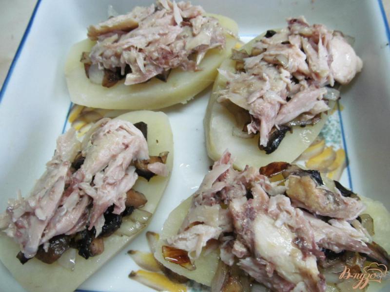 Фото приготовление рецепта: Картофель с грибами и курицей шаг №4