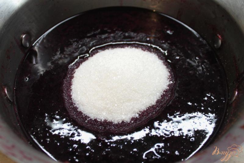 Фото приготовление рецепта: Черный виноградный джем шаг №3