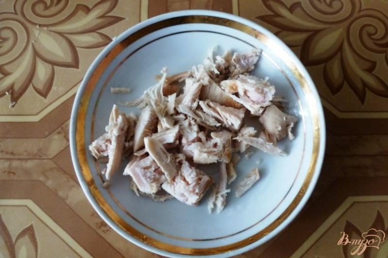 Фото приготовление рецепта: Салат с куриным мясом и малиной шаг №1