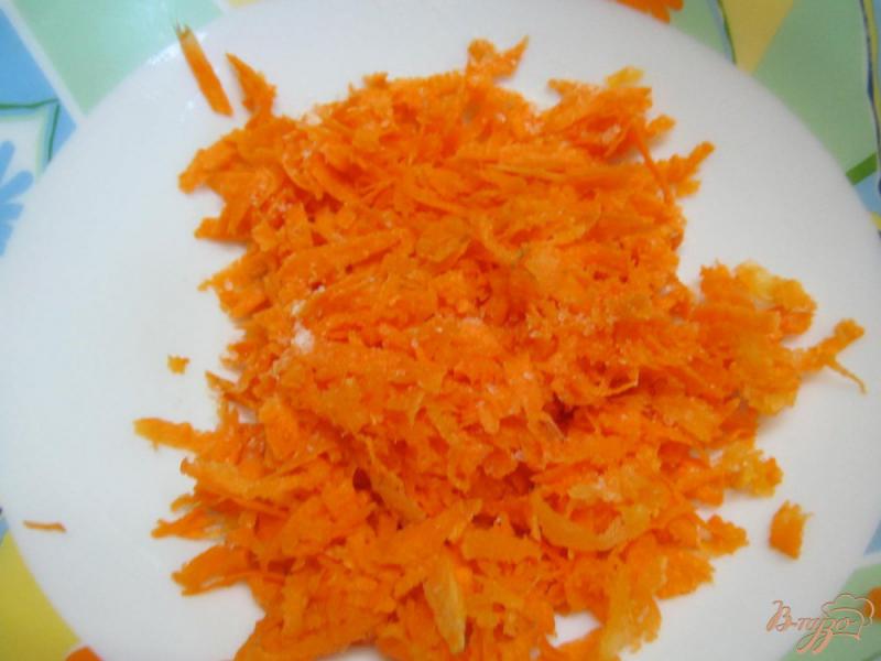 Фото приготовление рецепта: Картофельные котлеты в морковной шубе шаг №2