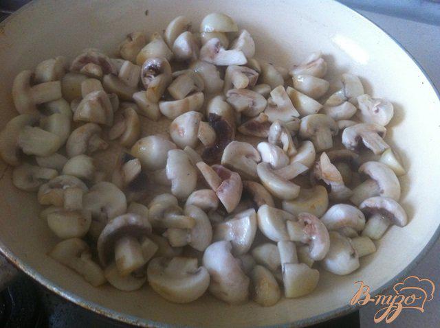 Фото приготовление рецепта: Гречневая каша с грибами из духовки шаг №5