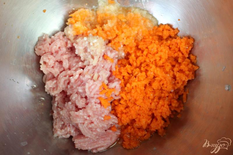 Фото приготовление рецепта: Перец фаршированный мясом кролика и овощами шаг №1