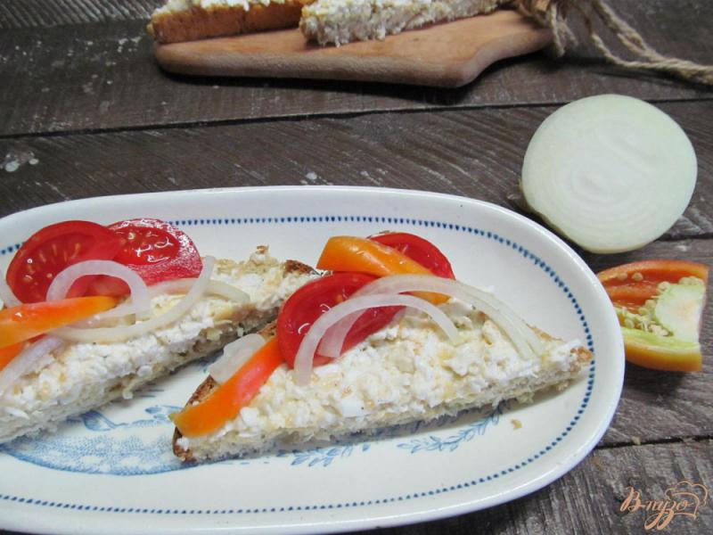 Фото приготовление рецепта: Праздничные бутерброды со шпротами шаг №5