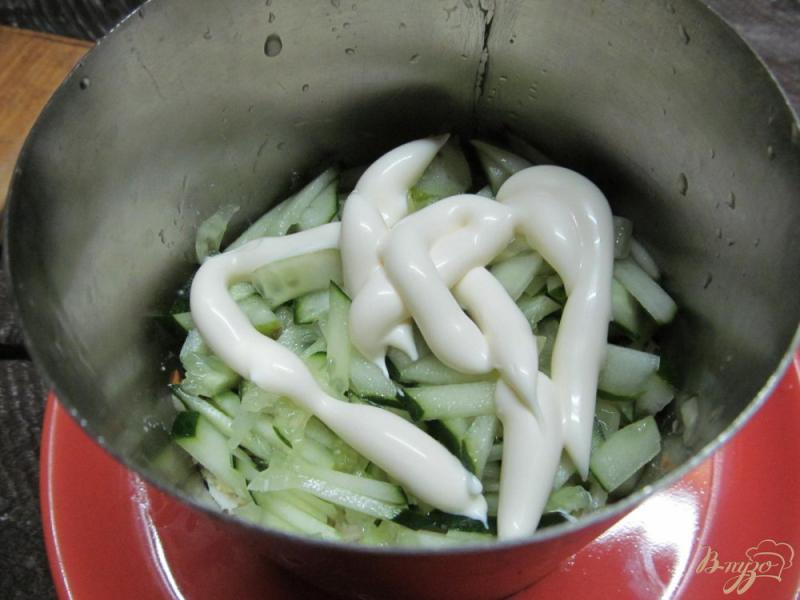 Фото приготовление рецепта: Слоеный салат из овощей и куриного мяса шаг №6