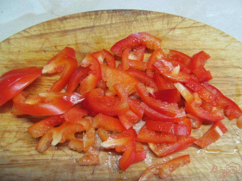 Фото приготовление рецепта: Салат с фасолью и грибами шаг №3