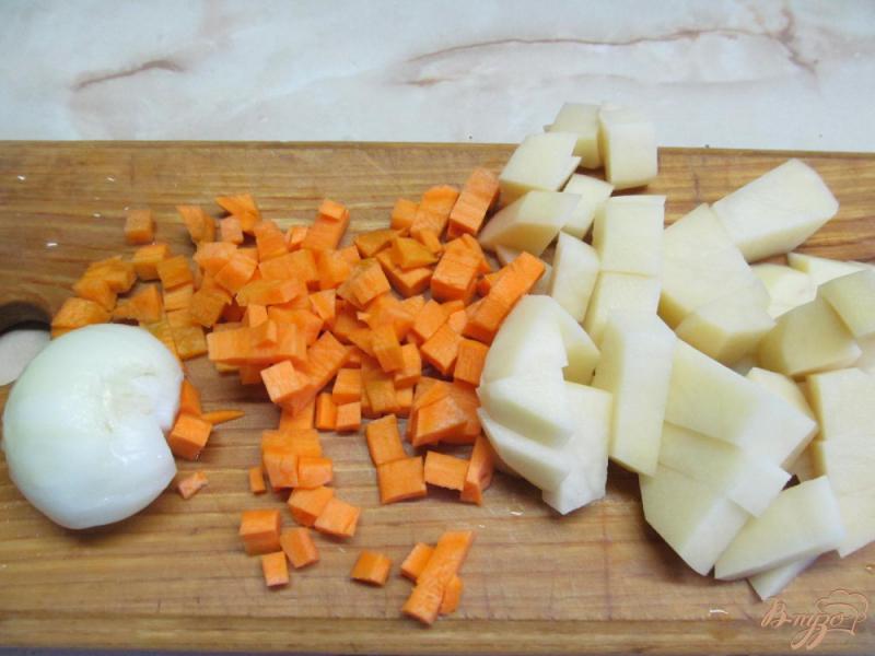 Фото приготовление рецепта: Осенний суп с тыквой цветной капустой и бобовыми шаг №1