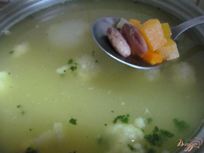 Фото приготовление рецепта: Осенний суп с тыквой цветной капустой и бобовыми шаг №5