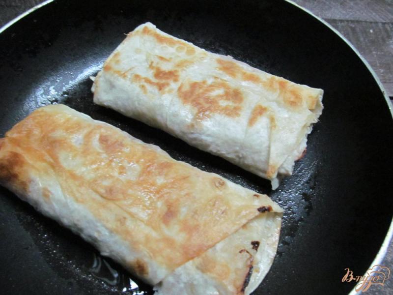 Фото приготовление рецепта: Пирожки из лаваша с мясом шаг №5
