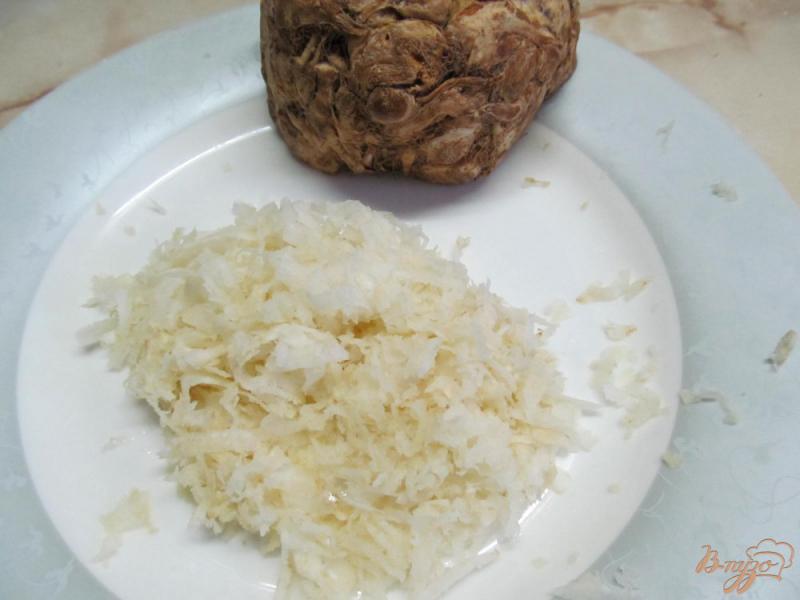 Фото приготовление рецепта: Салат из сельдерея и картофеля шаг №2