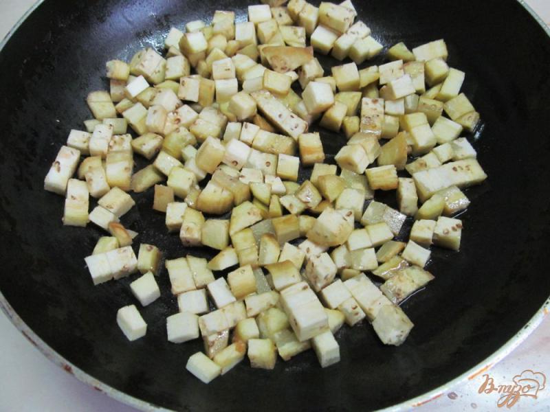 Фото приготовление рецепта: Теплый салат из баклажана и курицы шаг №1