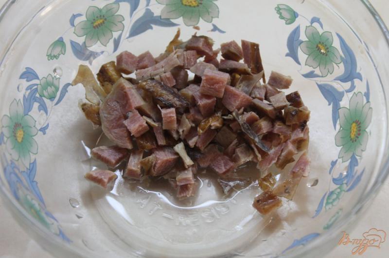 Фото приготовление рецепта: Картофель с начинкой из помидора и копченого куриного мяса шаг №2