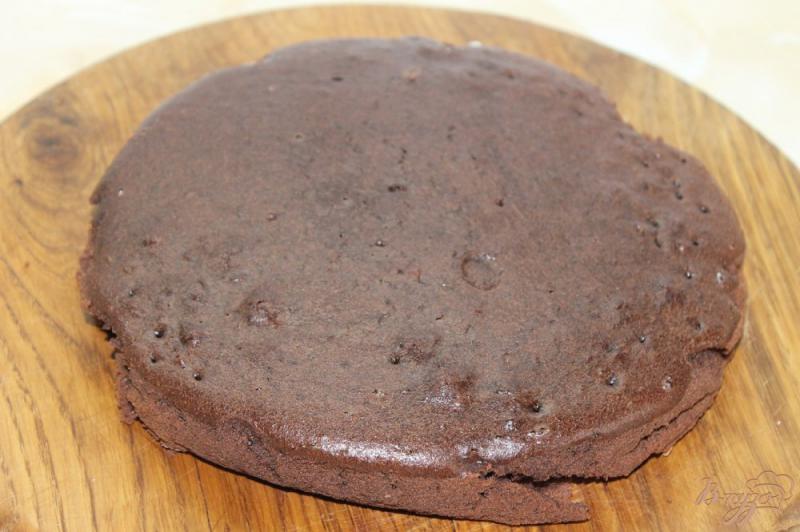 Фото приготовление рецепта: Шоколадный торт с вареной сгущенкой и шоколадной глазурью шаг №7