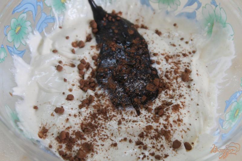 Фото приготовление рецепта: Шоколадно -  банановый творожный мусс шаг №4