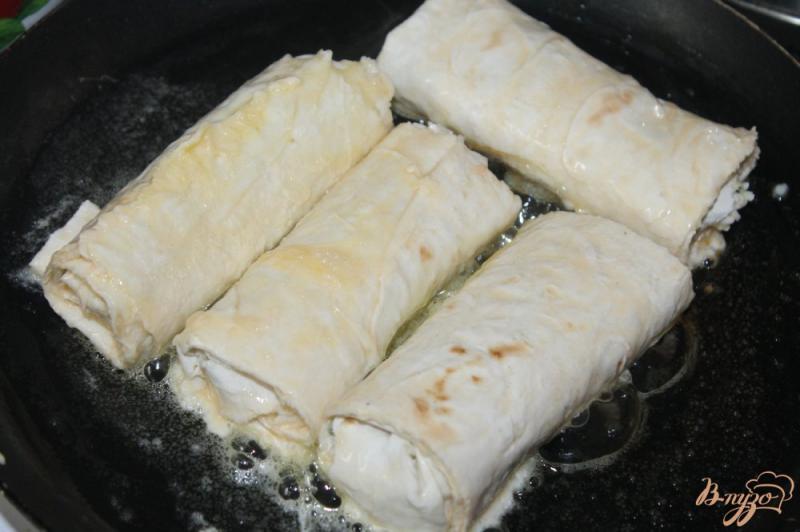 Фото приготовление рецепта: Сырные палочки с лаваша в кляре шаг №8