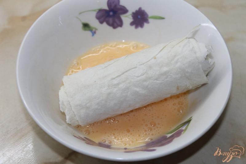 Фото приготовление рецепта: Сырные палочки с лаваша в кляре шаг №7