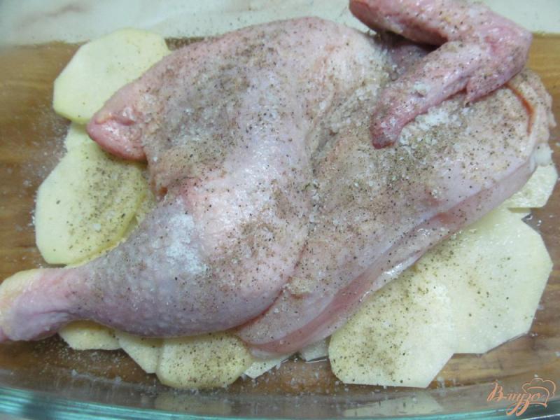 Фото приготовление рецепта: Запеканка с цыпленком и картофелем шаг №4