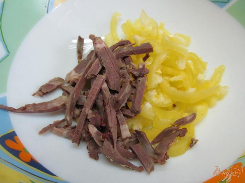 Фото приготовление рецепта: Салат со свиным сердцем шаг №2