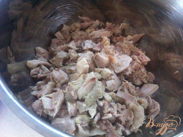 Фото приготовление рецепта: Салат из птицы с грибами шаг №7