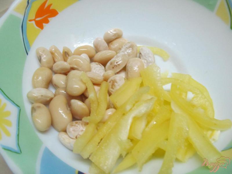 Фото приготовление рецепта: Салат из фасоли с печенным картофелем и перцем шаг №2