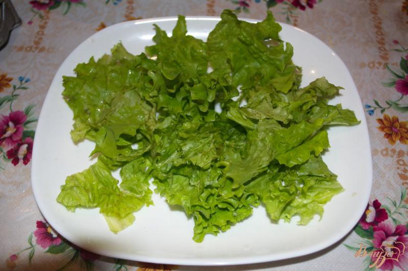 Фото приготовление рецепта: Быстрый салат с виноградом и сыром шаг №4