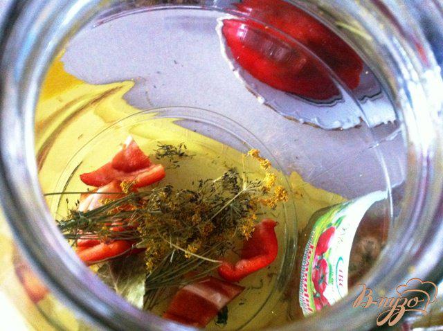 Фото приготовление рецепта: Маринованные помидоры черри с перцем шаг №3