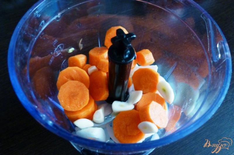 Фото приготовление рецепта: Оладьи из кабачка с морковью шаг №2