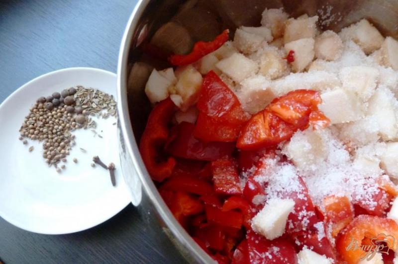 Фото приготовление рецепта: Острый  соус из чили,яблок и сладкого перца шаг №1