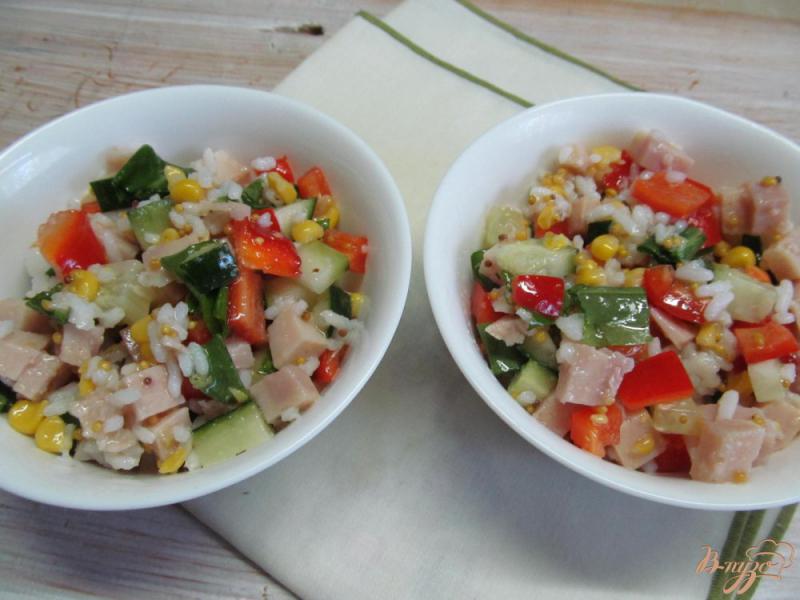 Фото приготовление рецепта: Салат с рисом ветчиной и овощами шаг №4