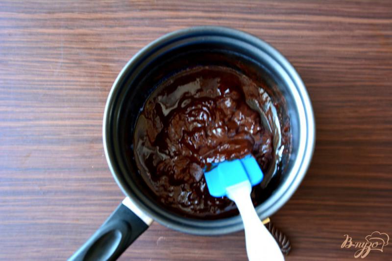 Фото приготовление рецепта: Шоколадные кексы с  малиной и рикоттой шаг №2