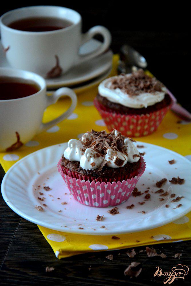 Фото приготовление рецепта: Шоколадные кексы с  малиной и рикоттой шаг №7