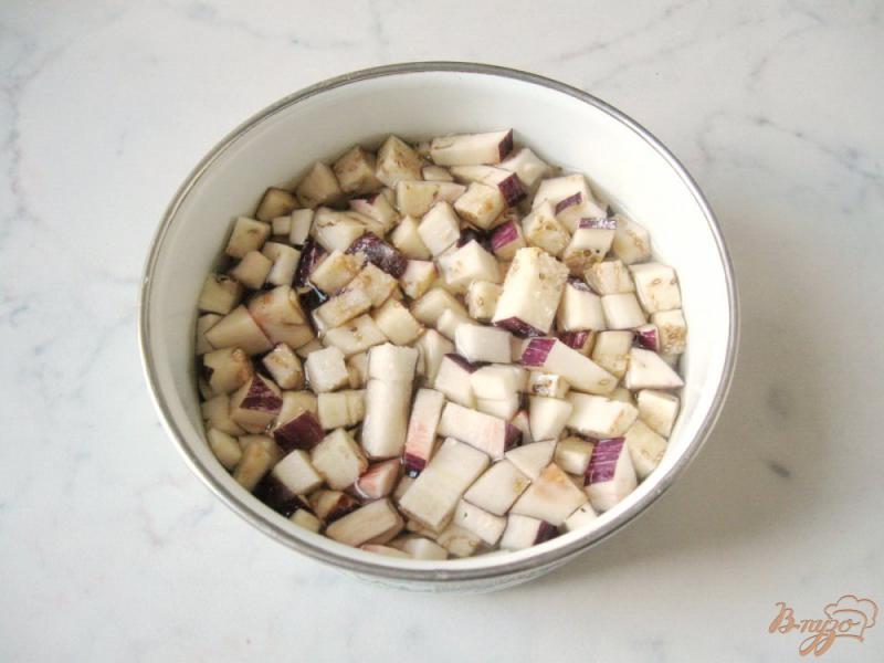 Фото приготовление рецепта: Салат из баклажанов с сельдереем шаг №1