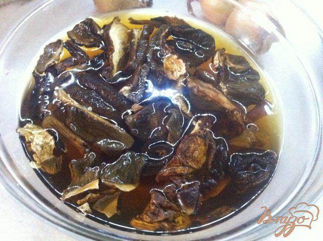 Фото приготовление рецепта: Картофельный суп с белыми, сухими грибами шаг №1