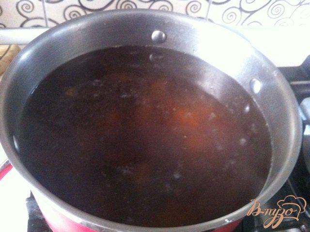 Фото приготовление рецепта: Картофельный суп с белыми, сухими грибами шаг №5