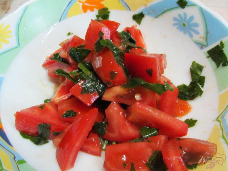 Фото приготовление рецепта: Салат из помидора с сельдереем шаг №3