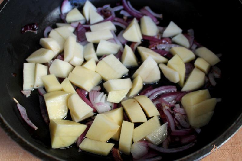Фото приготовление рецепта: Овощное рагу с картофелем и цуккини шаг №2