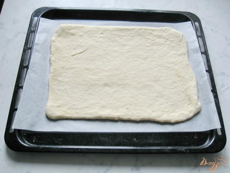 Фото приготовление рецепта: Сдобный пирог с апельсиновым и сливовым джемом шаг №7