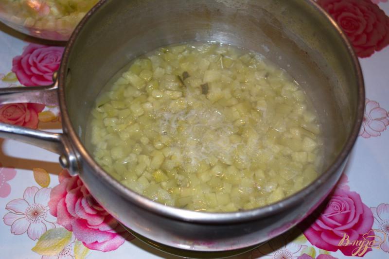 Фото приготовление рецепта: Домашняя сборная солянка с картошкой шаг №4