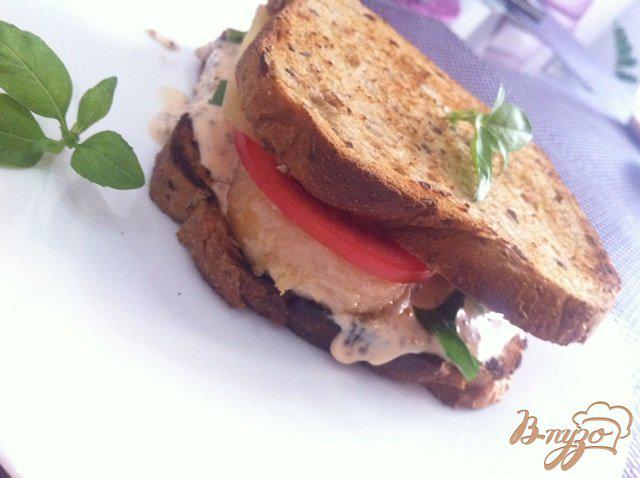 Фото приготовление рецепта: Сэндвич с лососем шаг №11