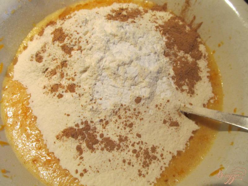 Фото приготовление рецепта: Тыквенный пирог в лимонной глазури шаг №4
