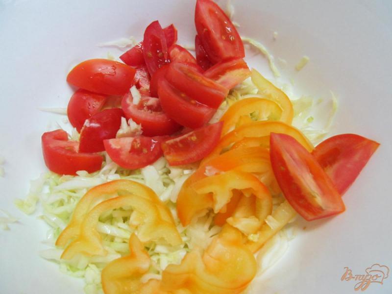Фото приготовление рецепта: Салат из капусты с шампиньонами шаг №2